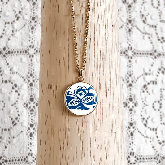 Corelle Old Town Blue Necklace