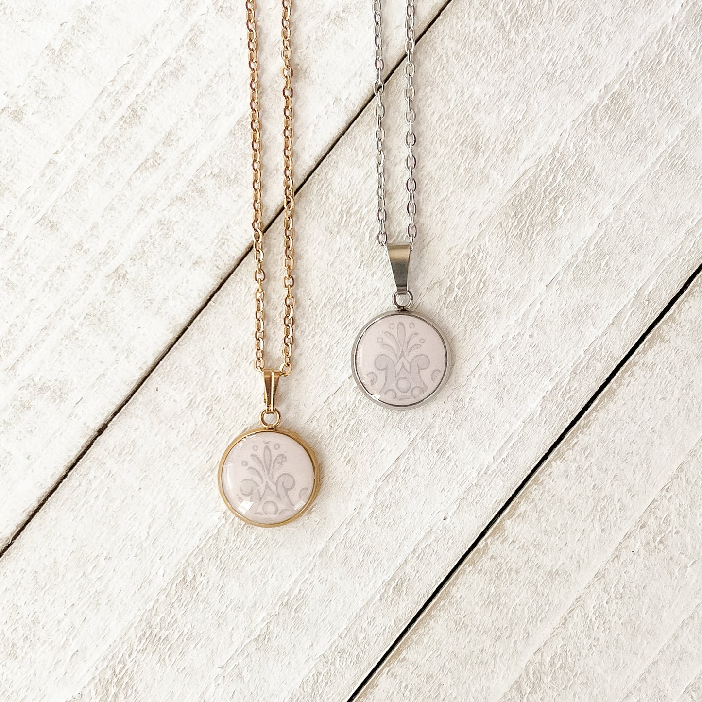 Dainty Mauve Necklace • Shelley China