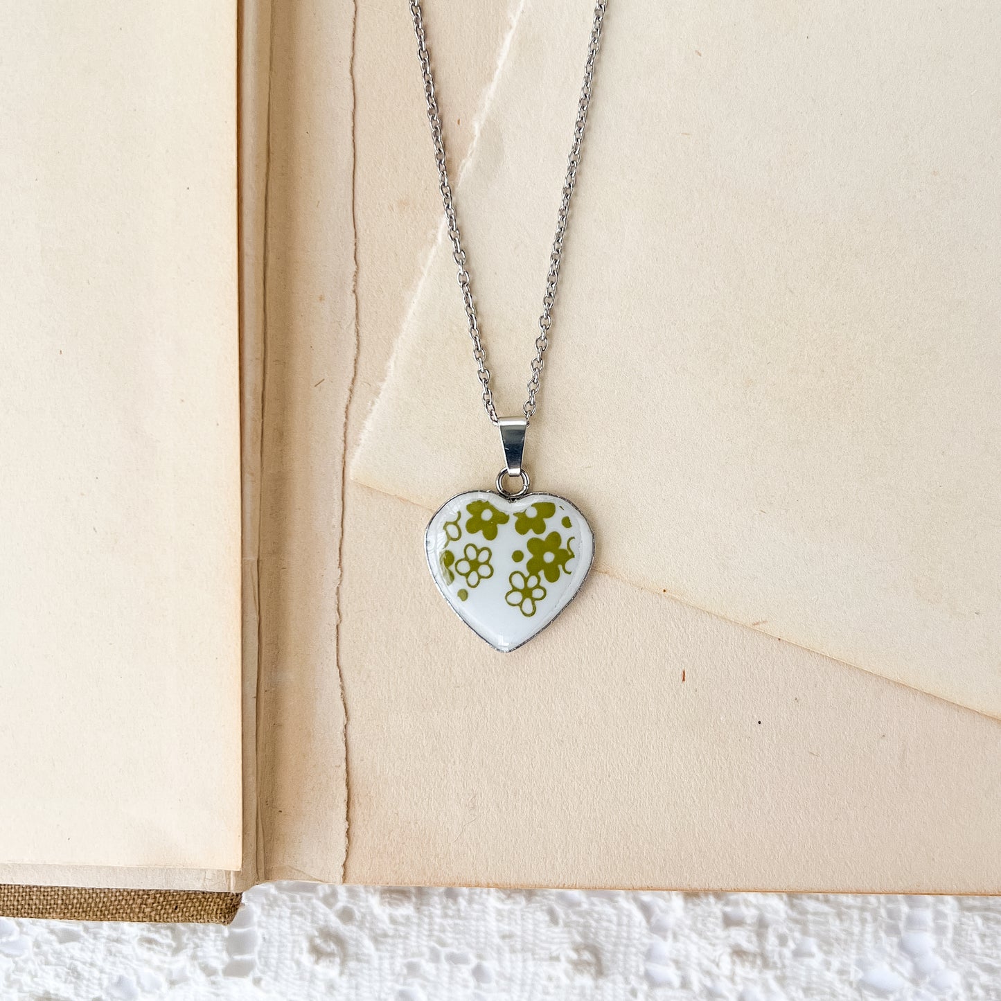 Crazy Daisy Heart Necklace • Corelle Spring Blossom Green