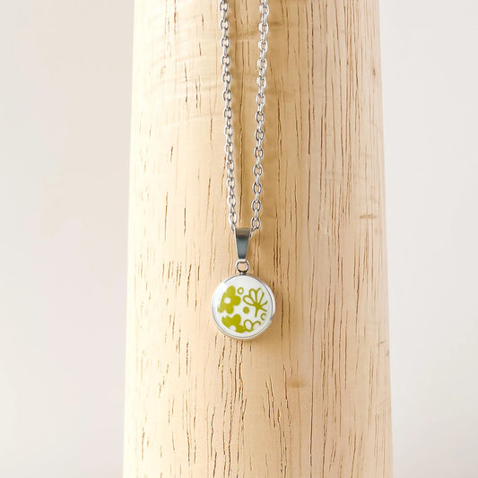 Dainty Corelle Crazy Daisy Necklace