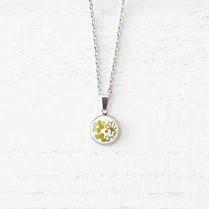 Dainty Corelle Crazy Daisy Necklace