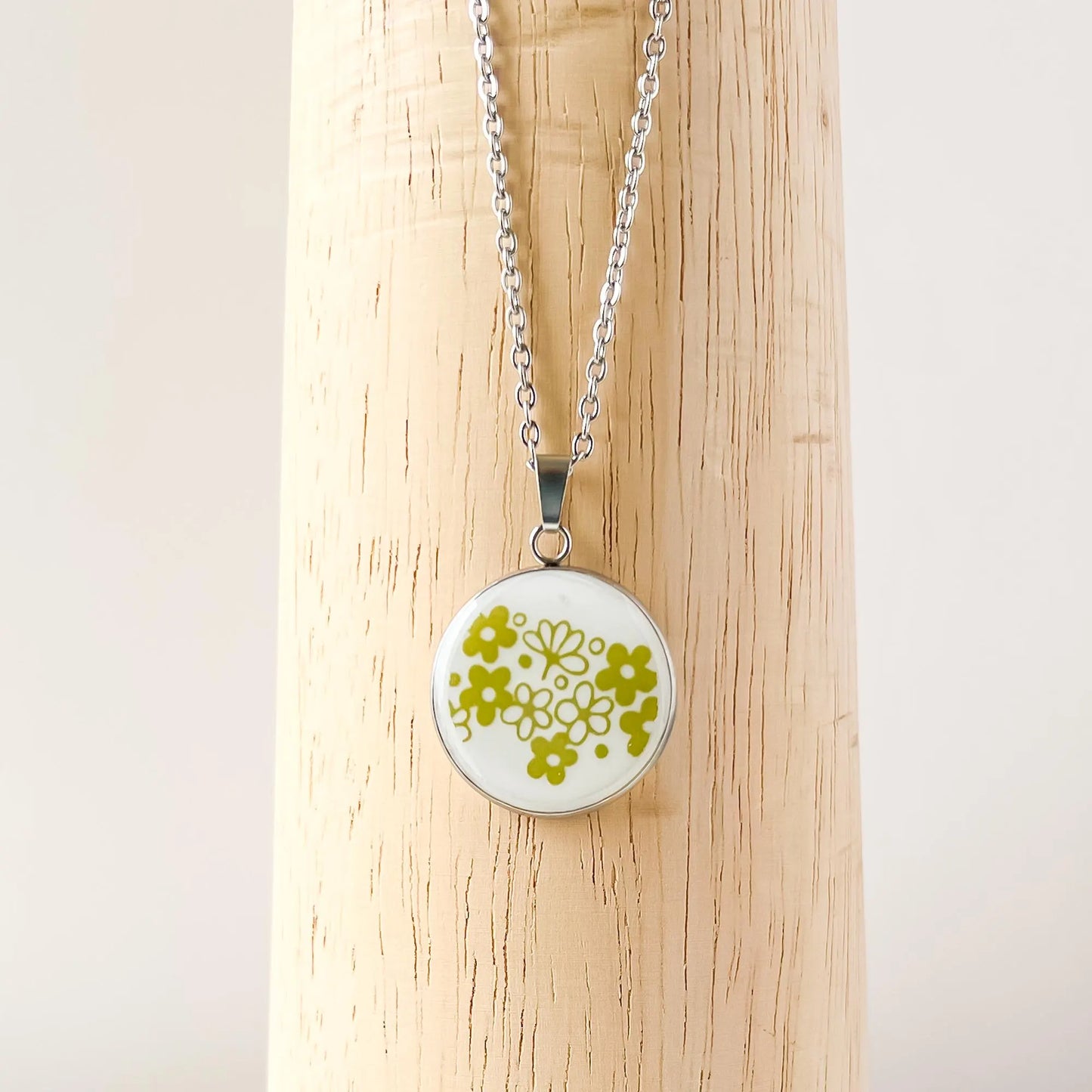 Corelle Crazy Daisy Necklace