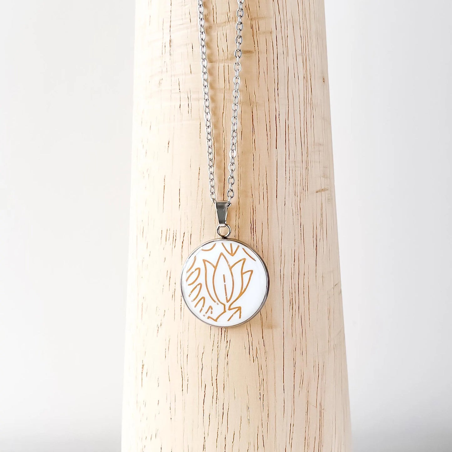 Tulip Necklace • Corelle Woodland Brown